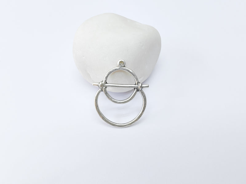 2 Antique silver charms Antique silver plated charms (33x31mm) G24513