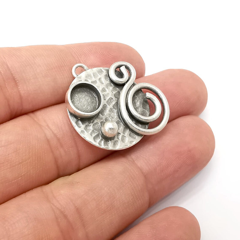 Hammered Disc Charms, Blank Resin Bezel Mounting Cabochon Base Setting Antique Silver Plated Brass (8mm Blank) G34114