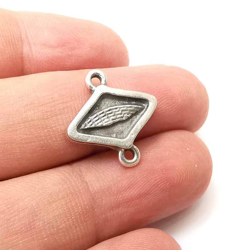 5 Small Charms, Connector Antique Silver Plated Charms (20x19mm) G34180