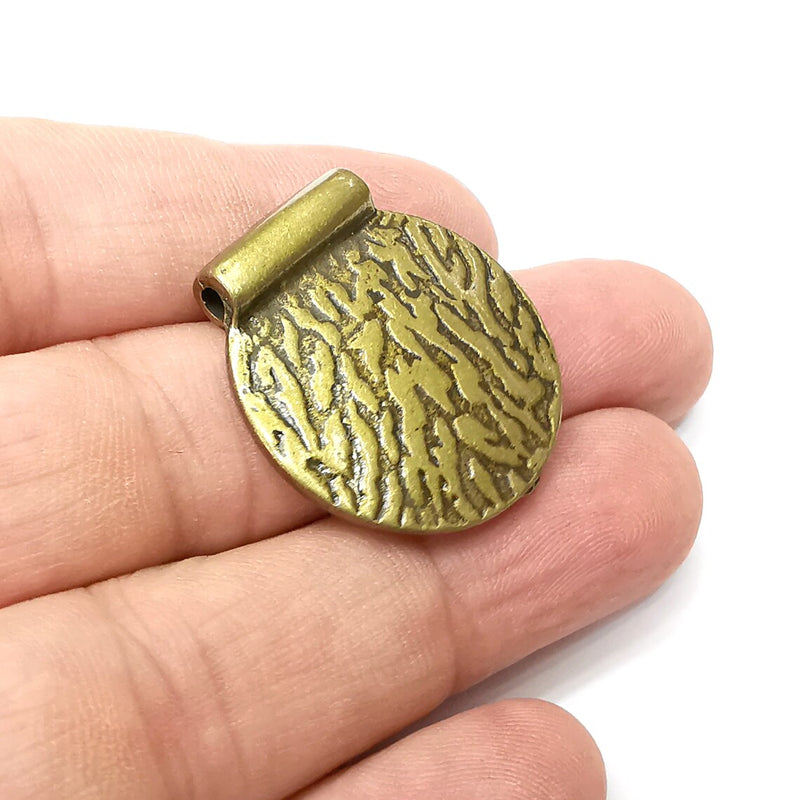 Disc Pendant, Antique Bronze Plated Pendant (31x28mm) G34315