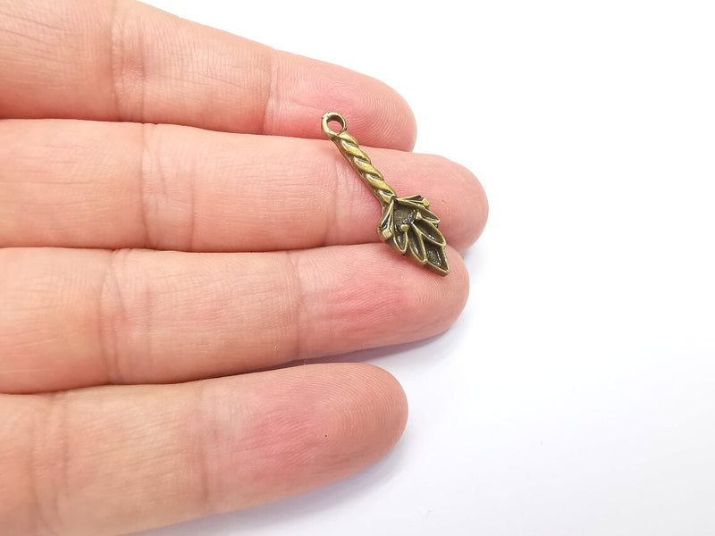 5 Leaf Charms, Antique Bronze Plated Charms (30x9mm) G34678