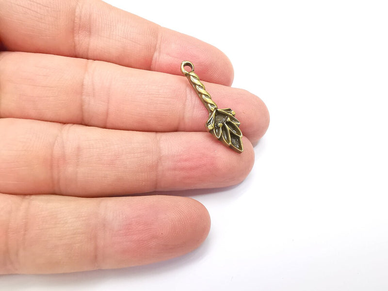 5 Leaf Charms, Antique Bronze Plated Charms (30x9mm) G34678