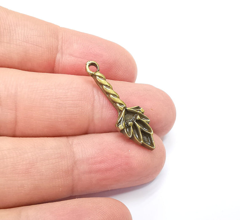 5 Leaf Charms, Antique Bronze Plated Charms (30x9mm) G34678