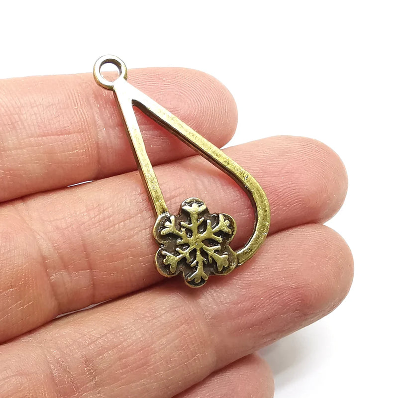 Snow Flake Chams, Drop Charms, Winter, Antique Bronze Plated Charms (39x21mm) G34909