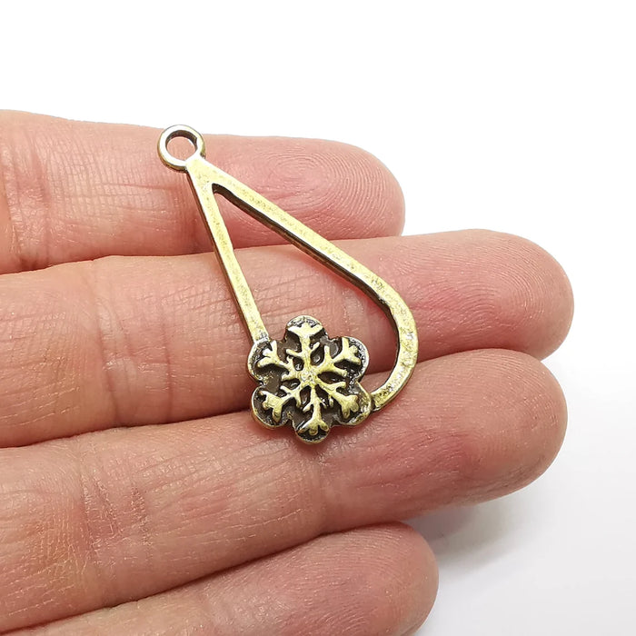 Snow Flake Chams, Drop Charms, Winter, Antique Bronze Plated Charms (39x21mm) G34909