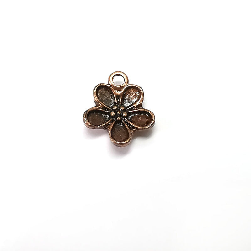 5 Daisy Charms, Flower Charms, Antique Copper Plated Charms (16x14mm) G34964