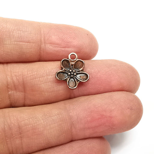 5 Daisy Charms, Flower Charms, Antique Copper Plated Charms (16x14mm) G34964