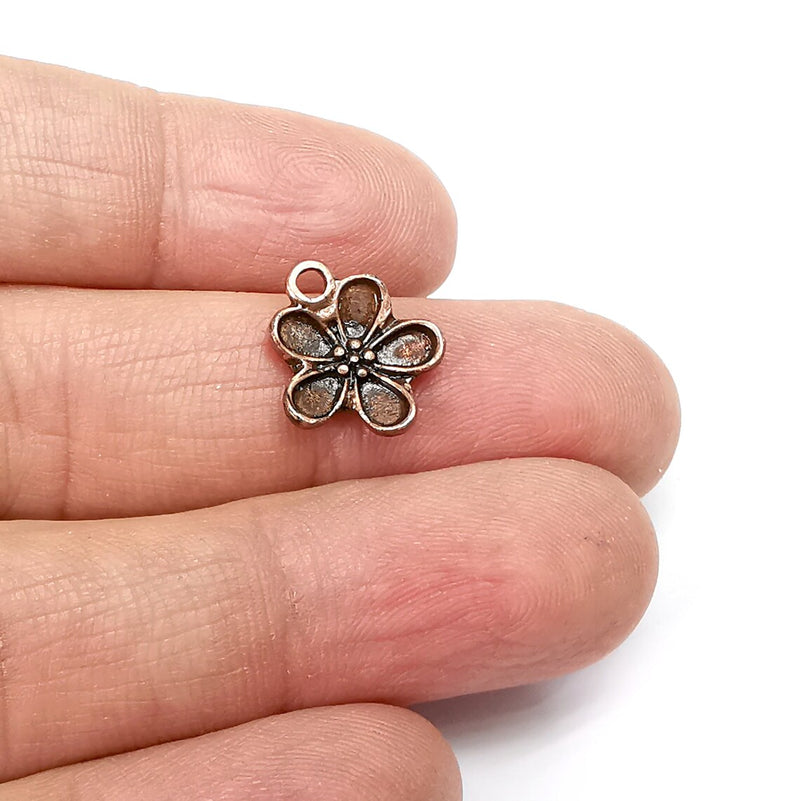 5 Daisy Charms, Flower Charms, Antique Copper Plated Charms (16x14mm) G34964