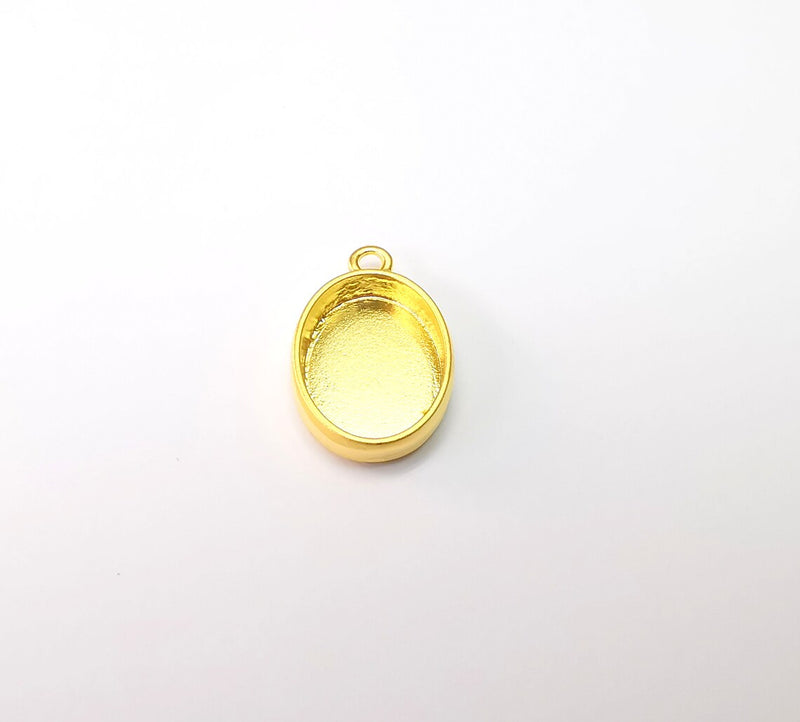 Gold Pendant Blank, Cabochon Bezel, Locket Pendant Base, inlay Mountings, Resin Necklace, Antique Gold Plated Metal (18x13mm blank) G35186