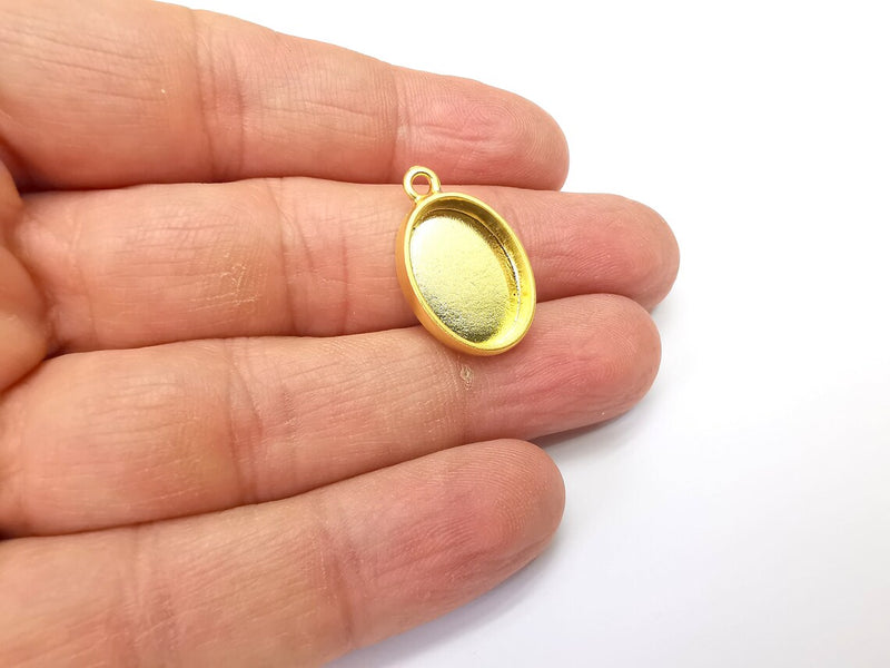 Gold Pendant Blank, Cabochon Bezel, Locket Pendant Base, inlay Mountings, Resin Necklace, Antique Gold Plated Metal (18x13mm blank) G35186