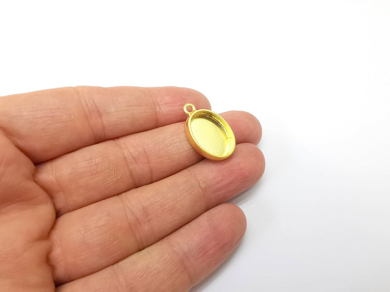 Gold Pendant Blank, Cabochon Bezel, Locket Pendant Base, inlay Mountings, Resin Necklace, Antique Gold Plated Metal (18x13mm blank) G35186