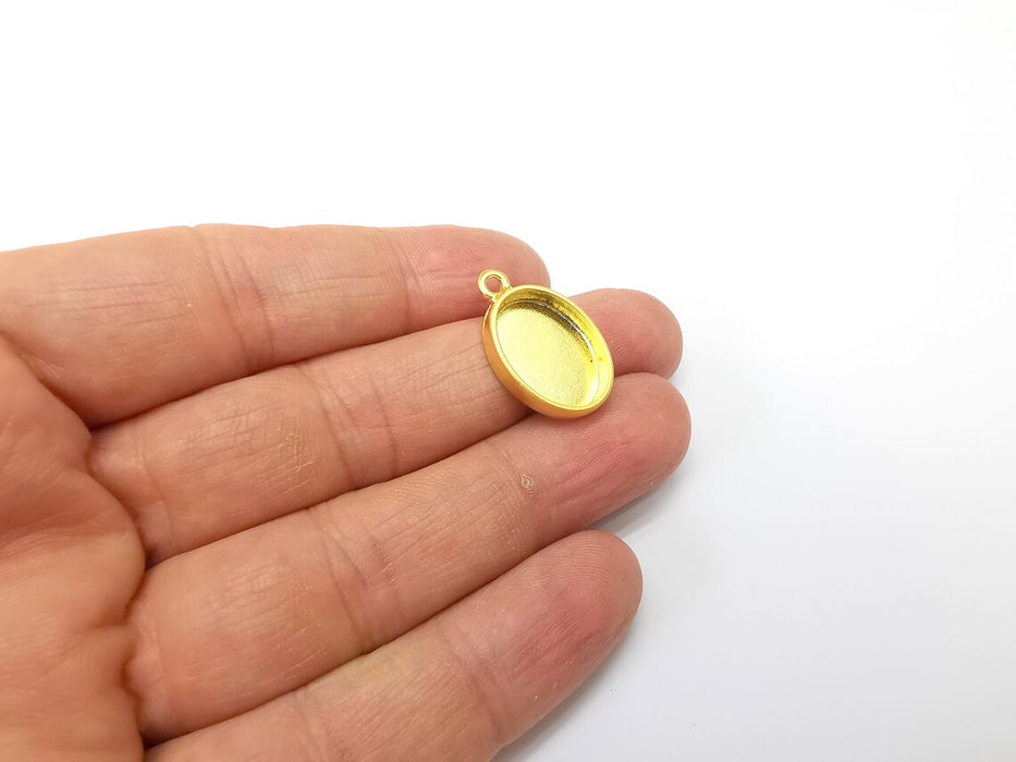 Gold Pendant Blank, Cabochon Bezel, Locket Pendant Base, inlay Mountings, Resin Necklace, Antique Gold Plated Metal (18x13mm blank) G35186