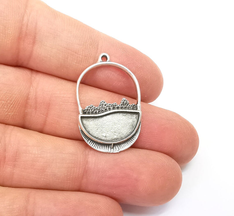 2 Silver Charms Blank, Earring Charms Base, Cabochon Bezel, inlay Mounting, Resin Necklace, Antique Silver Plated Brass 14mm blank G35484
