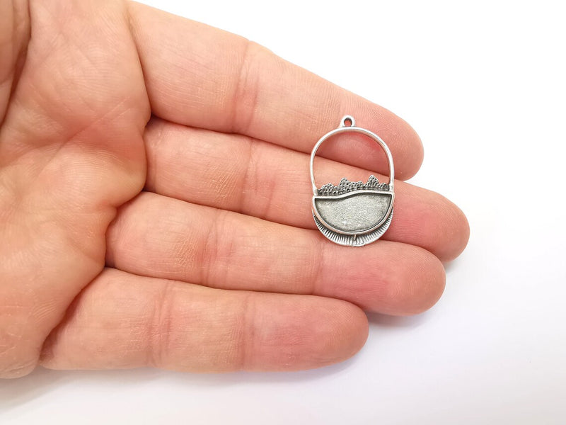 2 Silver Charms Blank, Earring Charms Base, Cabochon Bezel, inlay Mounting, Resin Necklace, Antique Silver Plated Brass 14mm blank G35484