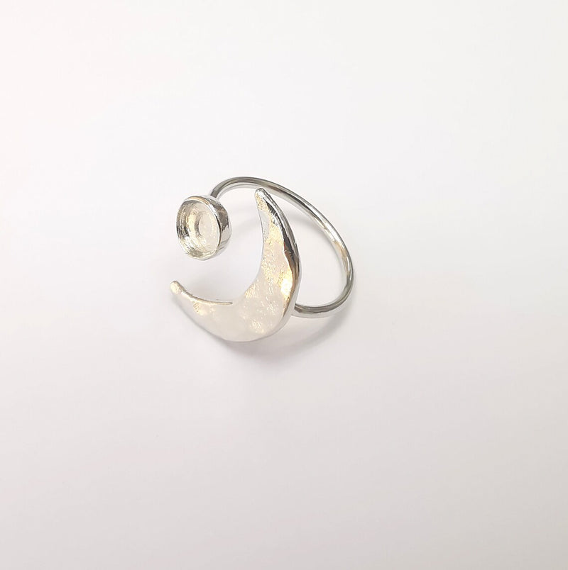 Shiny Silver Hammered Crescent Ring Setting, Cabochon Blank, Resin Bezel Mounting, Epoxy Frame, Adjustable Rhodium Plated Brass 6mm G36011