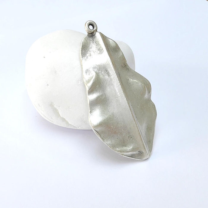 Leaf Pendant, Boho Charms, Earring Charms, Silver Dangle Pendant, Necklace Parts, Antique Silver Plated Zamac 57x33mm G36502