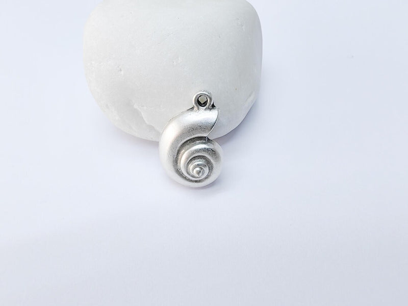 2 Nautilus Shell Charm, Summer Charms, Sea Shell, Beach Pendant, Silver Snail Charm, Ocean Jewelry, Antique Silver Plated 22x14mm G37182