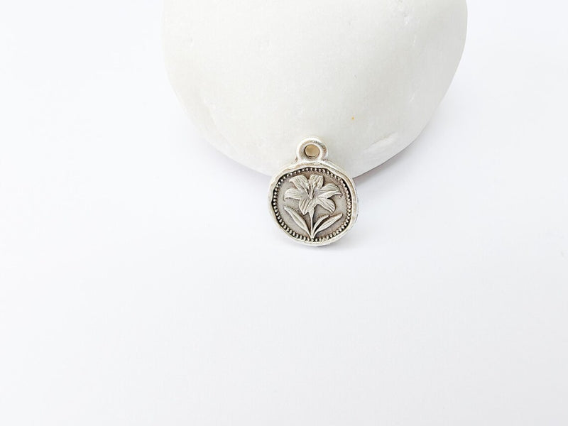 4 Lily Flower Charm, Double Sided Botanical, Organic Shape Plant Charm, Nature Earring, Floral Tag, Antique Silver Plated 16x13mm G37324
