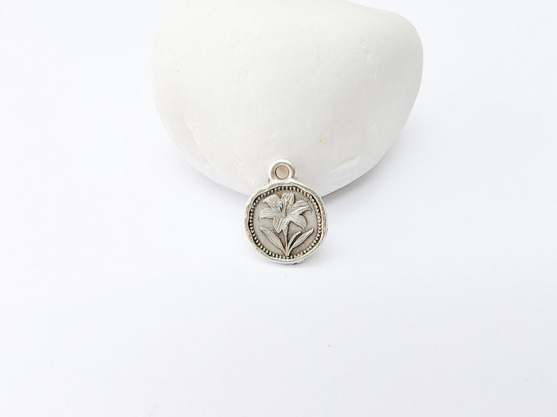4 Lily Flower Charm, Double Sided Botanical, Organic Shape Plant Charm, Nature Earring, Floral Tag, Antique Silver Plated 16x13mm G37324