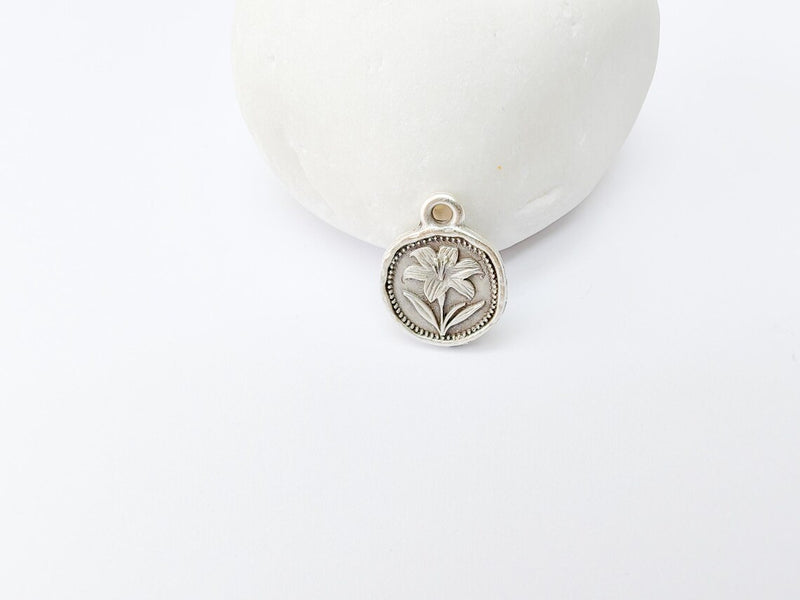 4 Lily Flower Charm, Double Sided Botanical, Organic Shape Plant Charm, Nature Earring, Floral Tag, Antique Silver Plated 16x13mm G37324