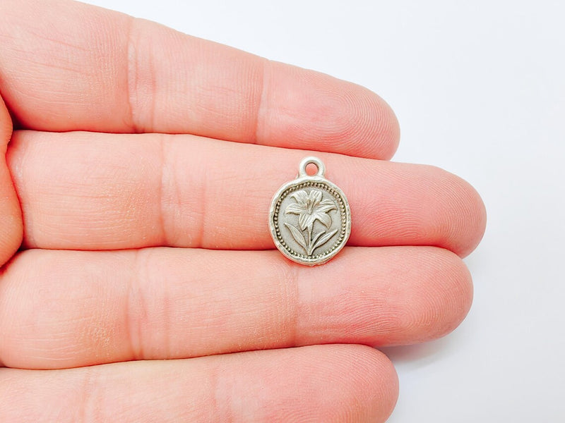 4 Lily Flower Charm, Double Sided Botanical, Organic Shape Plant Charm, Nature Earring, Floral Tag, Antique Silver Plated 16x13mm G37324