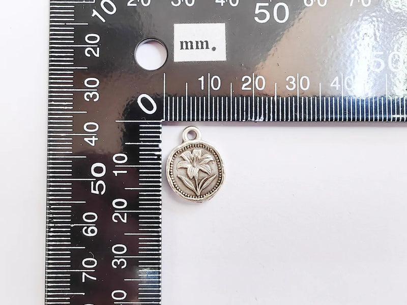 4 Ocean Wave Pendant, Wave Charm, Bracelet Charm, Earring Charm, Sea Symbol, Boho Beach, Surf Charm, Antique Silver Plated 16x13mm G37325