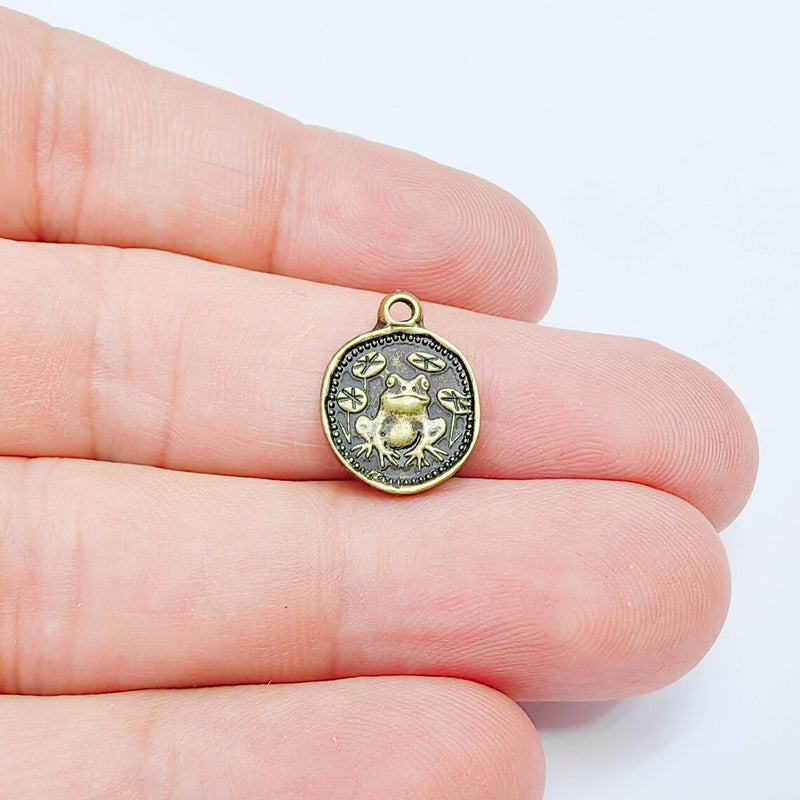 4 Frog Round Charm Pendant, Double Sided Nature Design, Antique Bronze Plated, 16x13mm, G38099