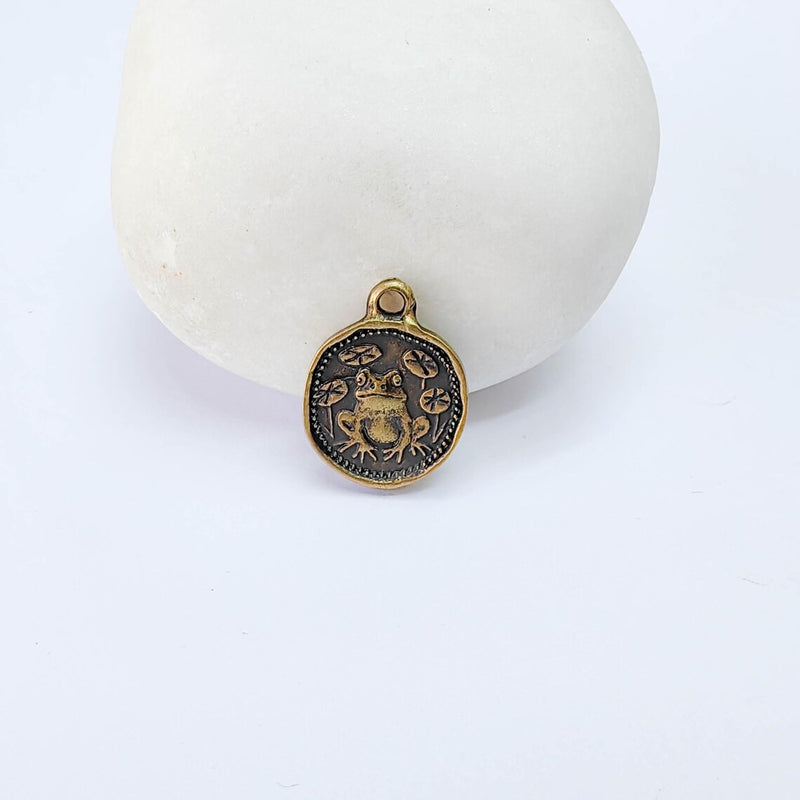 4 Frog Round Charm Pendant, Double Sided Nature Design, Antique Bronze Plated, 16x13mm, G38099