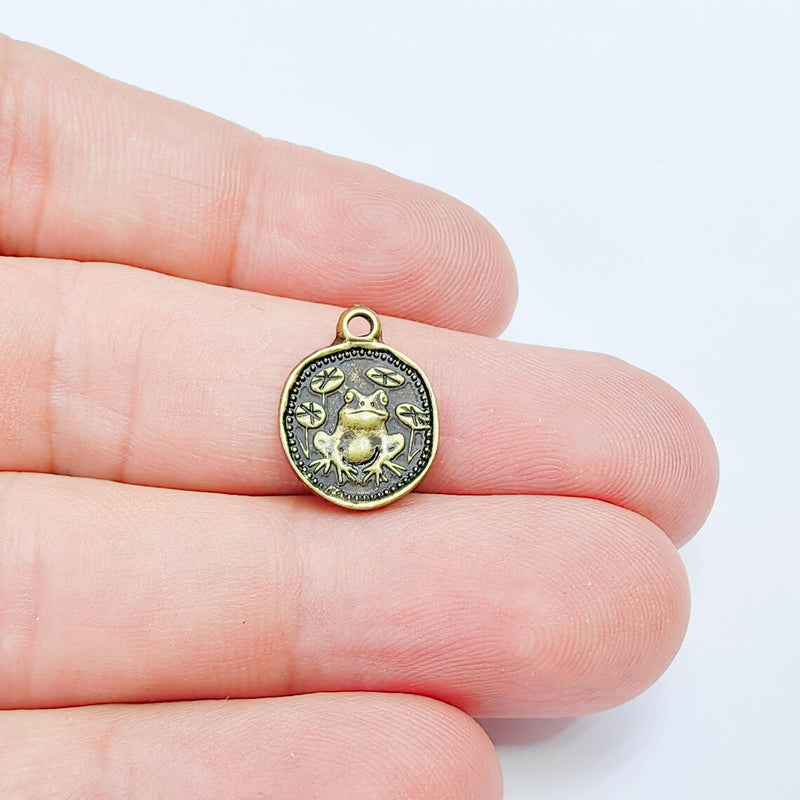 4 Frog Round Charm Pendant, Double Sided Nature Design, Antique Bronze Plated, 16x13mm, G38099