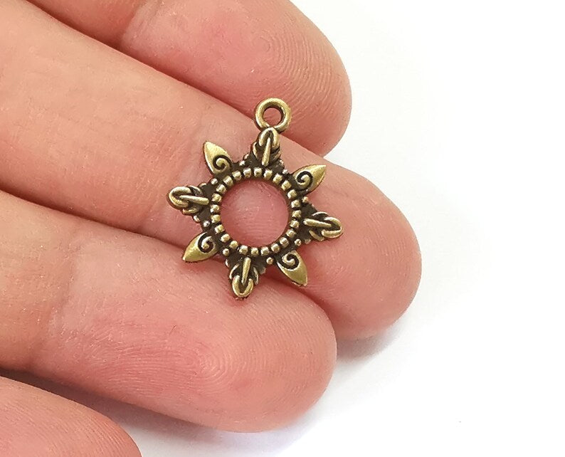 10 Sun charms Antique bronze plated charms (21x18mm) G25383