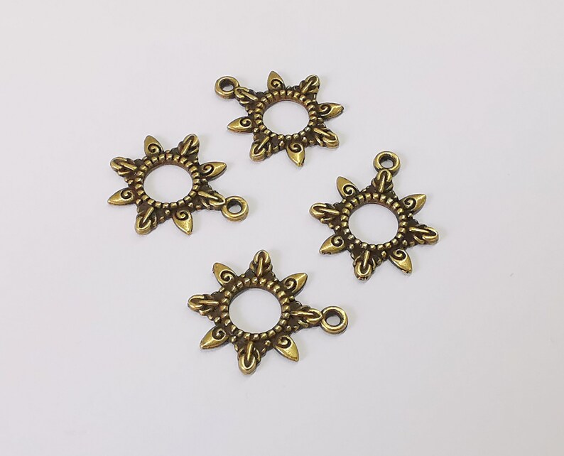 10 Sun charms Antique bronze plated charms (21x18mm) G25383
