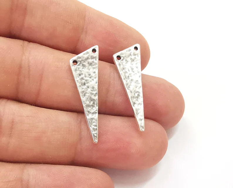 8 Hammered triangle connector charms (Double sided) Antique silver plated charms (30x10mm) G25761