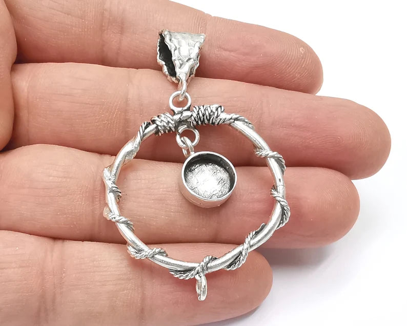 Barbedwire circle pendant base with loop setting bezel blank Antique silver plated brass pendant (56x38 mm)(10 mm blank) G26357
