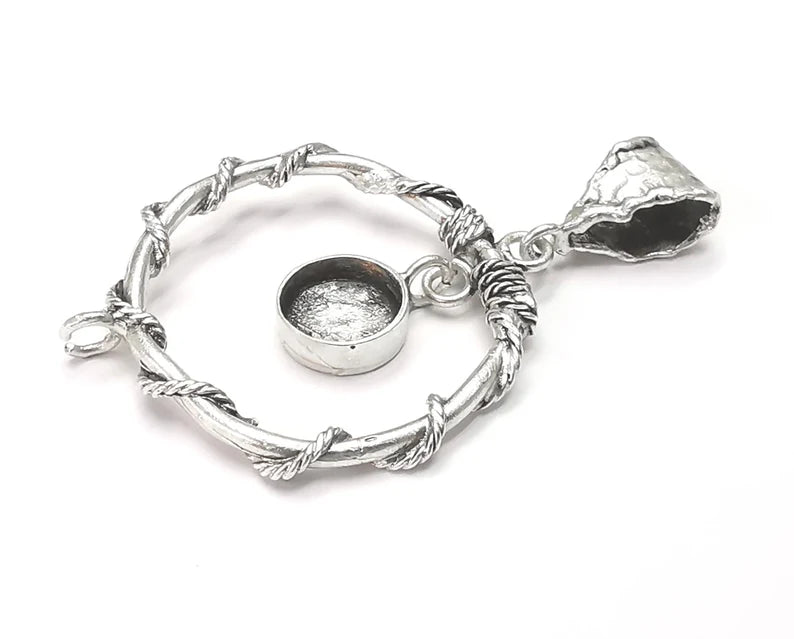 Barbedwire circle pendant base with loop setting bezel blank Antique silver plated brass pendant (56x38 mm)(10 mm blank) G26357