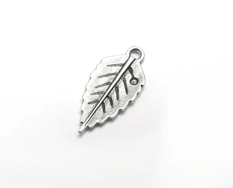 5 Leaf Charms Antique Silver Plated Charms (24x11mm) G29857