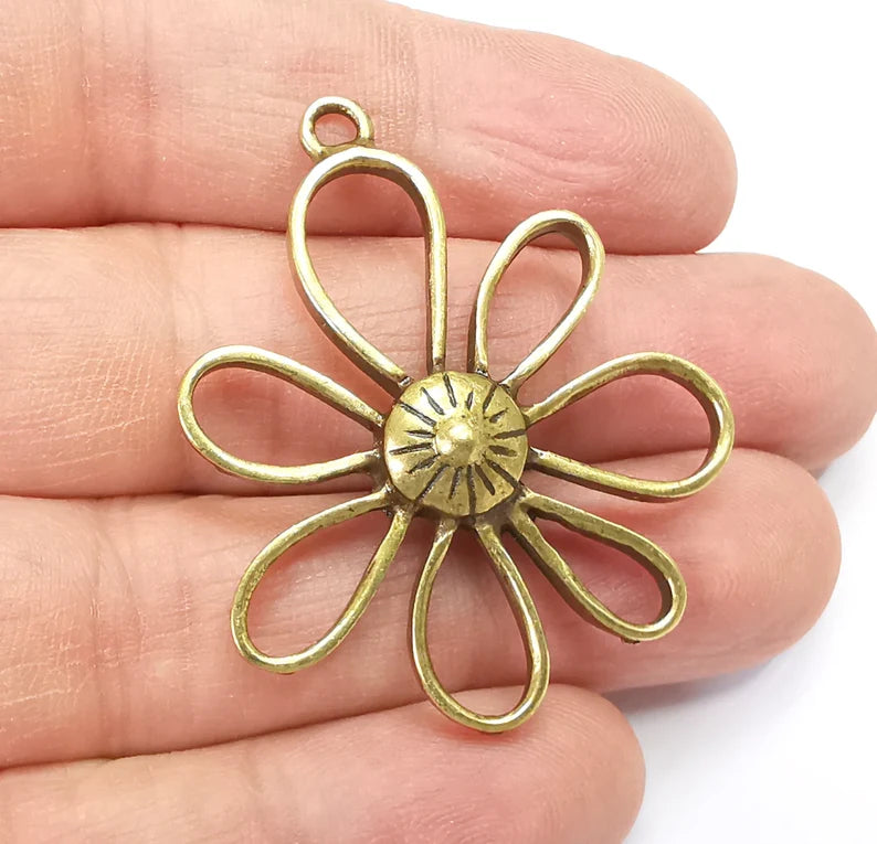 Flowers Charms Pendant, Daisy Charms, Antique Bronze Plated Plants Charms (45x38mm) G29887