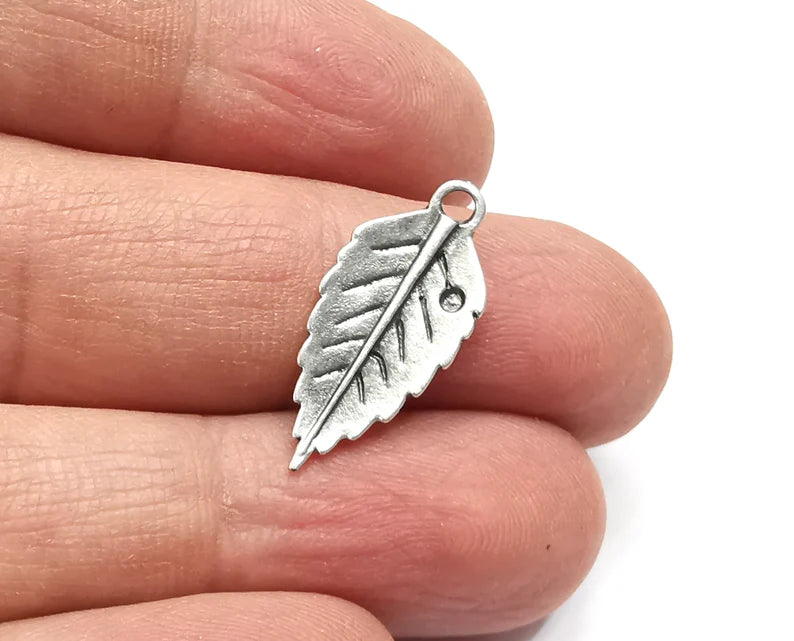 5 Leaf Charms Antique Silver Plated Charms (24x11mm) G29857