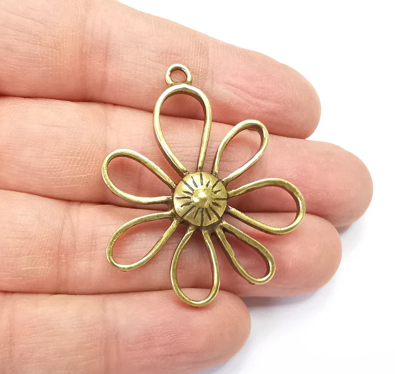 Flowers Charms Pendant, Daisy Charms, Antique Bronze Plated Plants Charms (45x38mm) G29887