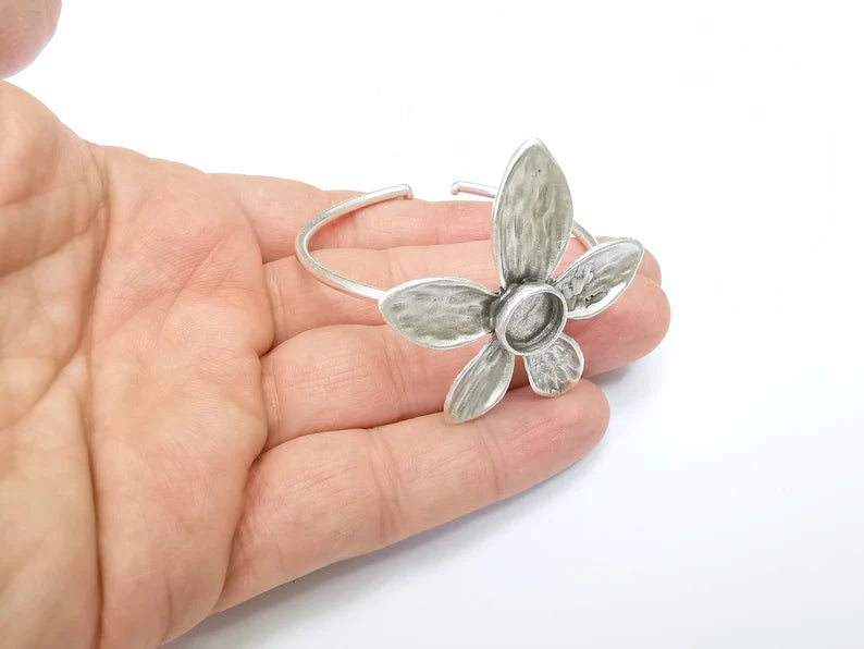 Flower Bracelet Bezel Blank Resin Bezel Cabochon Adjustable Cuff Base Settings Antique Silver Plated Brass (10mm Bezel) G33568