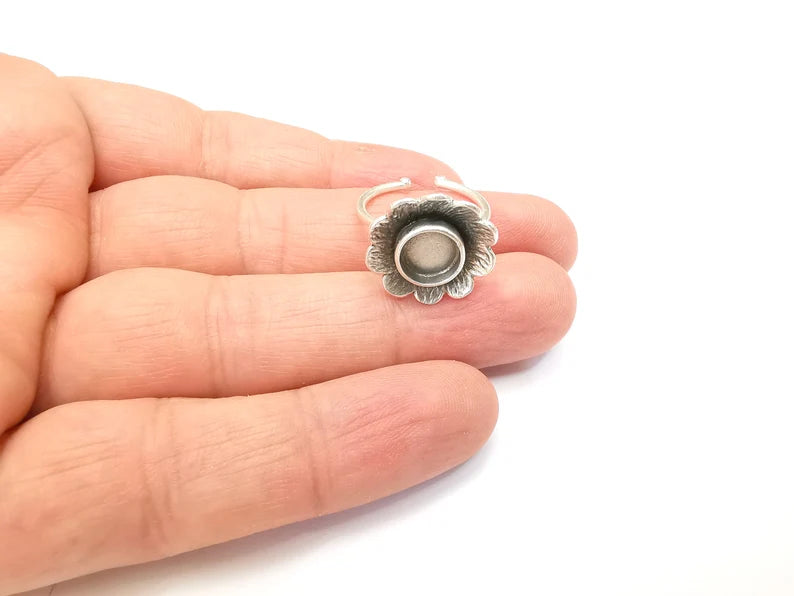 Flower Ring Blank Setting, Wire Ring Cabochon Mounting, Adjustable Resin Ring Base Bezels, Antique Silver Plated Brass (8mm) G33583