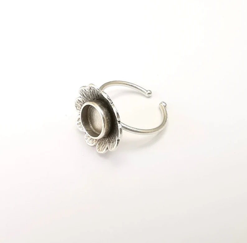 Flower Ring Blank Setting, Wire Ring Cabochon Mounting, Adjustable Resin Ring Base Bezels, Antique Silver Plated Brass (8mm) G33583