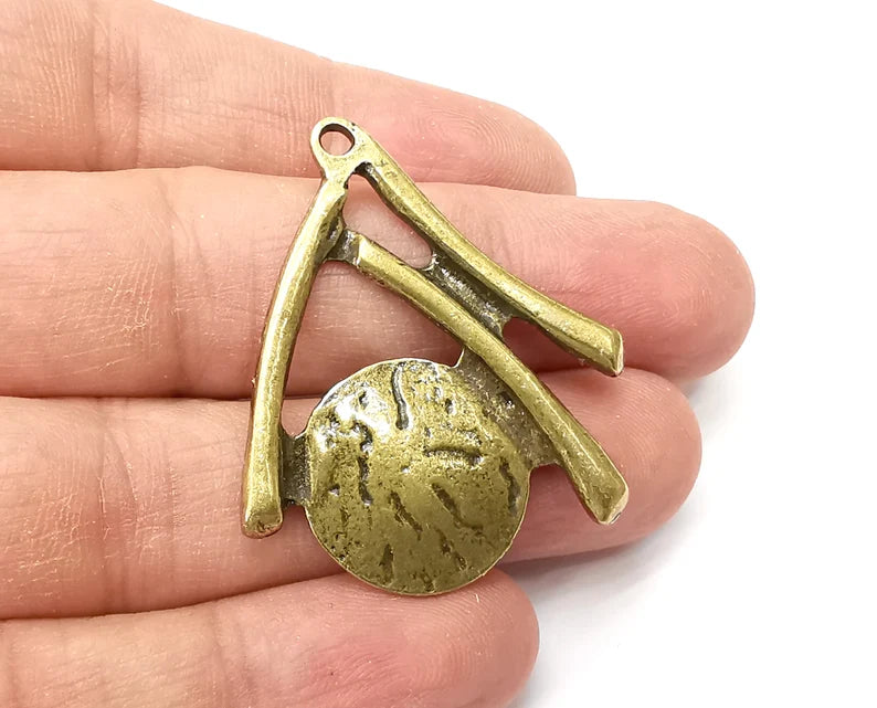 Disc Charms, Antique Bronze Plated Charms (42x38mm) G33670
