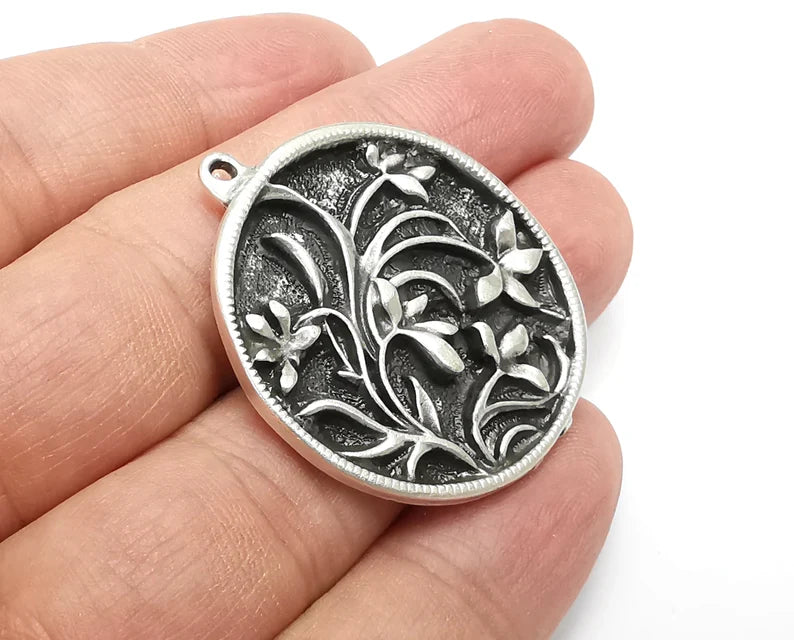 Flower Round Pendant, Charms, Antique Silver Plated (39x34mm) G33729