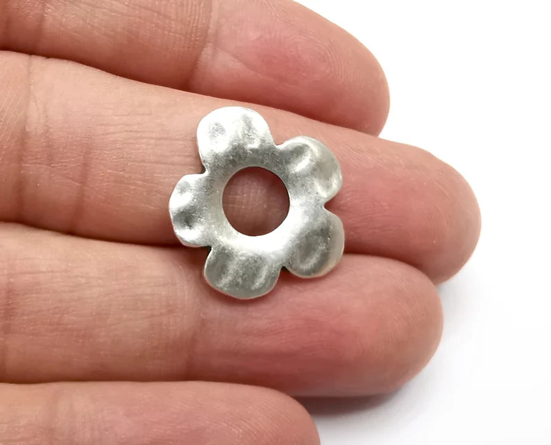 5 Flower Charms Findings, Antique Silver Plated Charms (22mm) G33737
