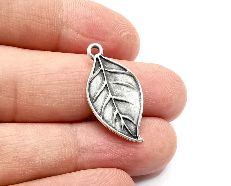 5 Leaf Charms, Antique Silver Plated (28x14mm) G33739