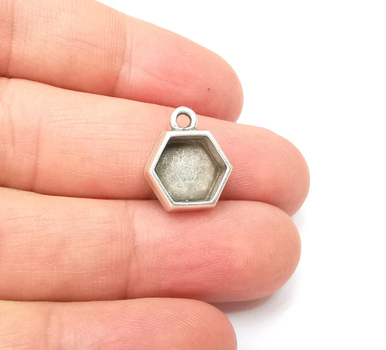 5 Hexagonal Pendant Blanks, Resin Bezel Bases, Mosaic Mountings, Dry flower Frame, Polymer Clay base, Antique Silver Plated (10mm) G33839