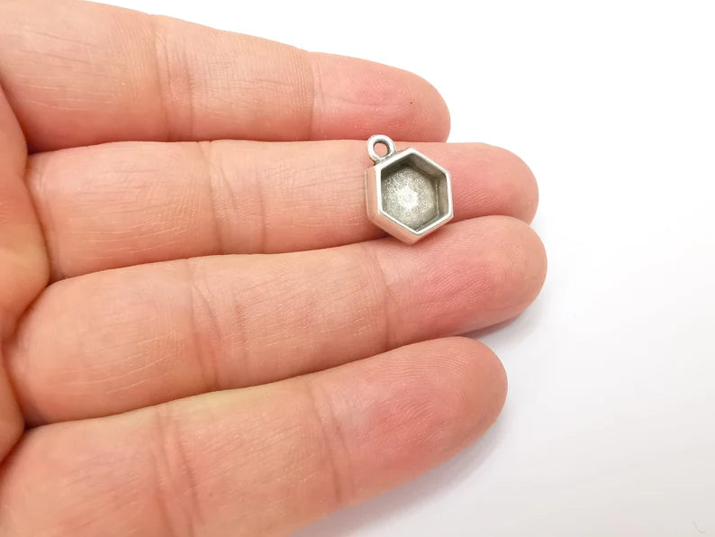 5 Hexagonal Pendant Blanks, Resin Bezel Bases, Mosaic Mountings, Dry flower Frame, Polymer Clay base, Antique Silver Plated (10mm) G33839