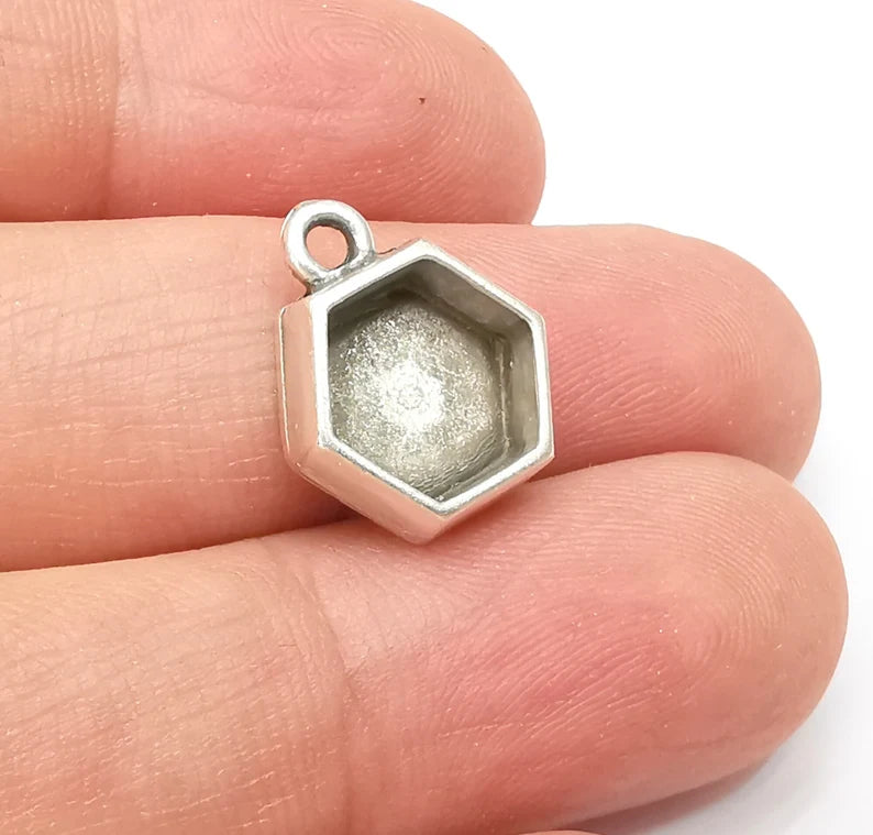 5 Hexagonal Pendant Blanks, Resin Bezel Bases, Mosaic Mountings, Dry flower Frame, Polymer Clay base, Antique Silver Plated (10mm) G33839