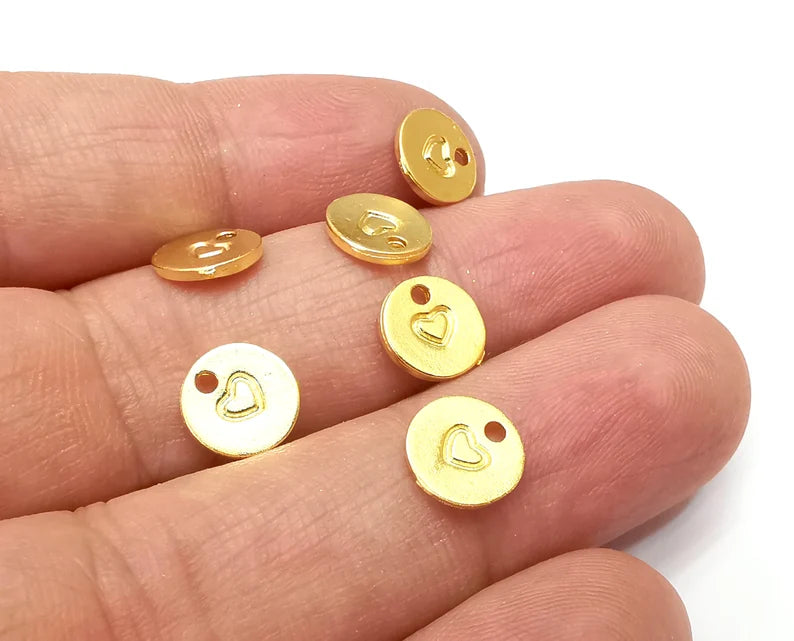 5 Heart Small Disc Charms Gold Plated Charms (9mm) G33759