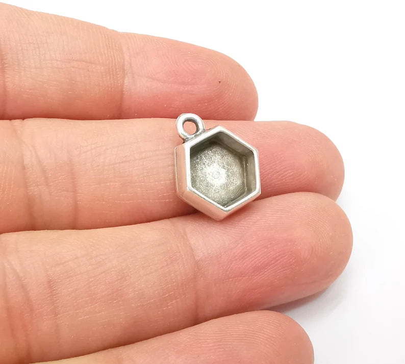 5 Hexagonal Pendant Blanks, Resin Bezel Bases, Mosaic Mountings, Dry flower Frame, Polymer Clay base, Antique Silver Plated (10mm) G33839